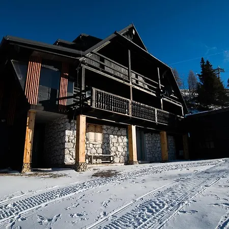 Zvoh, Krvavec, Ski-in, Ski-out Apartment